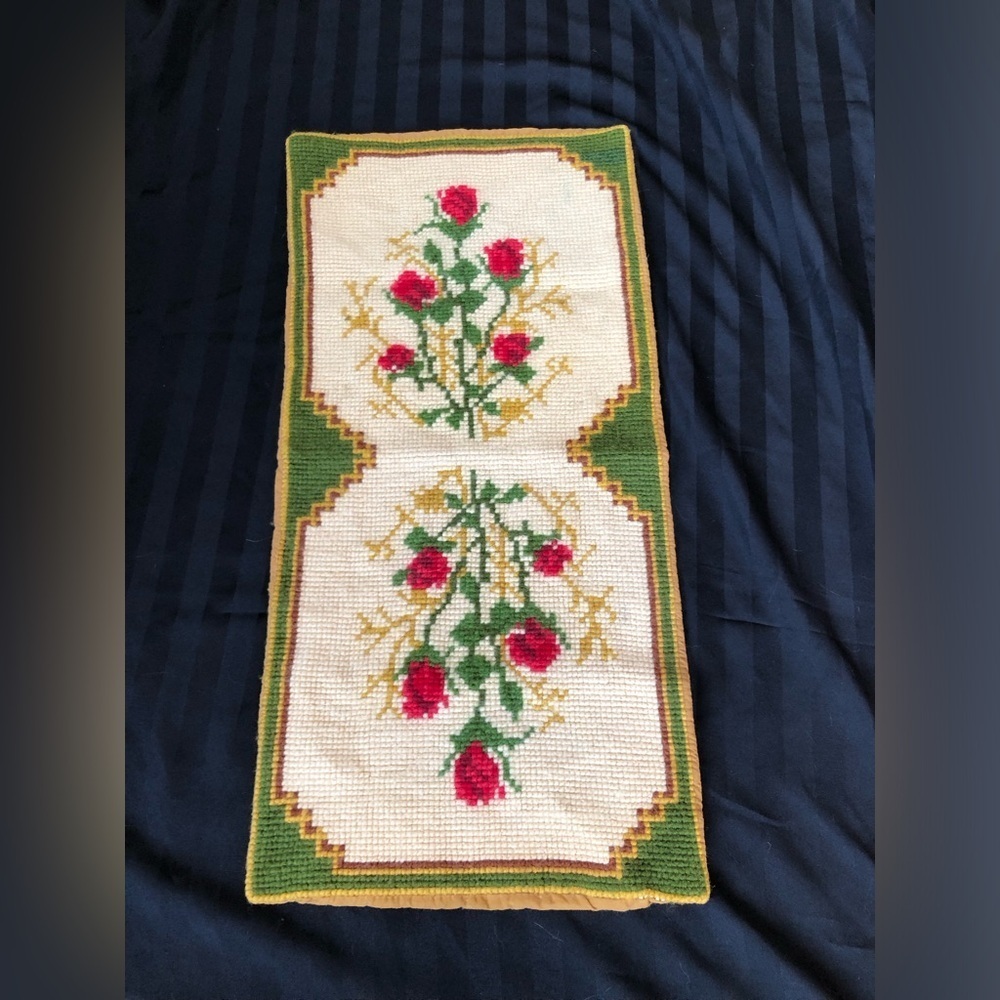 Vtg Hand Stitched Floral Table Runner - Picture 15 of 15